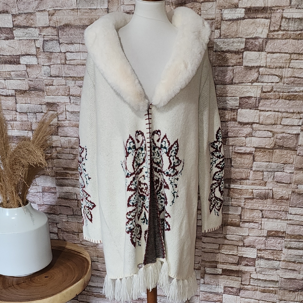Shyanne Cream/ White  Knit Cardigan with Fringe